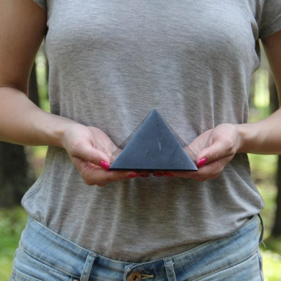 Shungitt - Polert - Pyramide 100mm