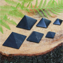 Shungitt - Upolert - Pyramide 40mm